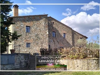Casale in Vendita a Carmignano, 850'000€, 300 m²