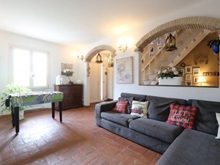 Villa in Vendita a San Giuliano Terme, zona Arena Metato, 490'000€, 280 m²