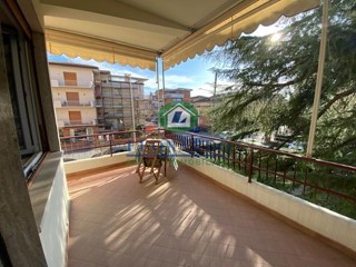 Appartamento in Vendita a Montecatini Terme, 210'000€, 130 m², arredato, con Box