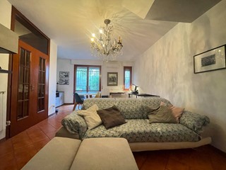 Trilocale in Vendita a Pisa, 235'000€, 100 m², arredato, con Box