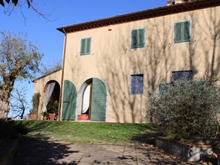 Casale in Vendita a Crespina Lorenzana, zona Crespina, 650'000€, 200 m², arredato, con Box