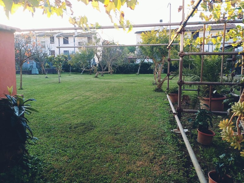 Villa in Vendita a Calcinaia, zona Fornacette, 420'000€, 200 m², con Box