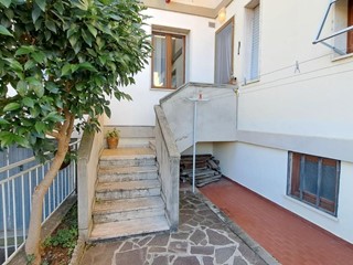 Trilocale in Vendita a Rosignano Marittimo, zona Rosignano Solvay, 135'000€, 70 m², con Box