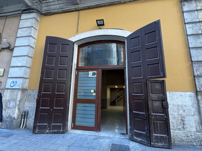 Negozio in Affitto a Bari, 1'300€, 95 m²