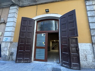 Negozio in Affitto a Bari, 1'300€, 95 m²