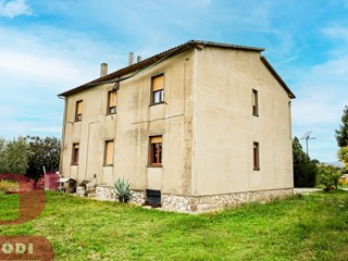 Trilocale in Vendita a Baschi, 89'000€, 109 m²