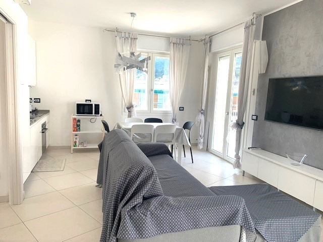 Appartamento in Affitto a Alassio, 2'000€, 111 m², arredato