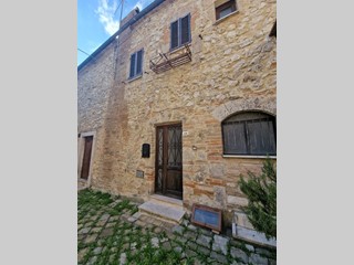 Casa Semi Indipendente in Vendita a Lugnano in Teverina, 75'000€, 115 m², arredato