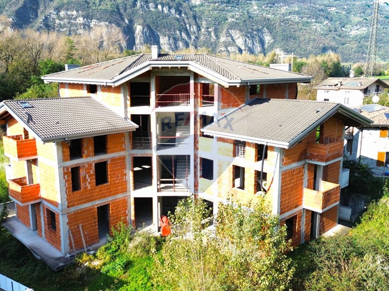 Rustico in Vendita a Esine, zona Plemo, 699'000€, 794 m²