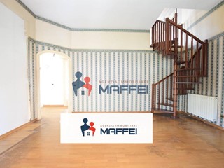 Casa Indipendente in Vendita a Viareggio, 480'000€, 230 m²