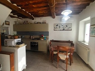 Casa Indipendente in Vendita a Lucca, zona Nave, 240'000€, 190 m², con Box