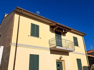 Villa bifamiliare in Vendita a Rosignano Marittimo, zona Rosignano Solvay, 270'000€, 125 m²