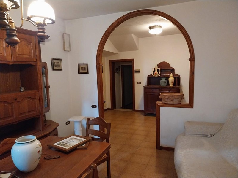 Appartamento in Vendita a Palaia, zona Montefoscoli, 93'000€, 125 m², arredato