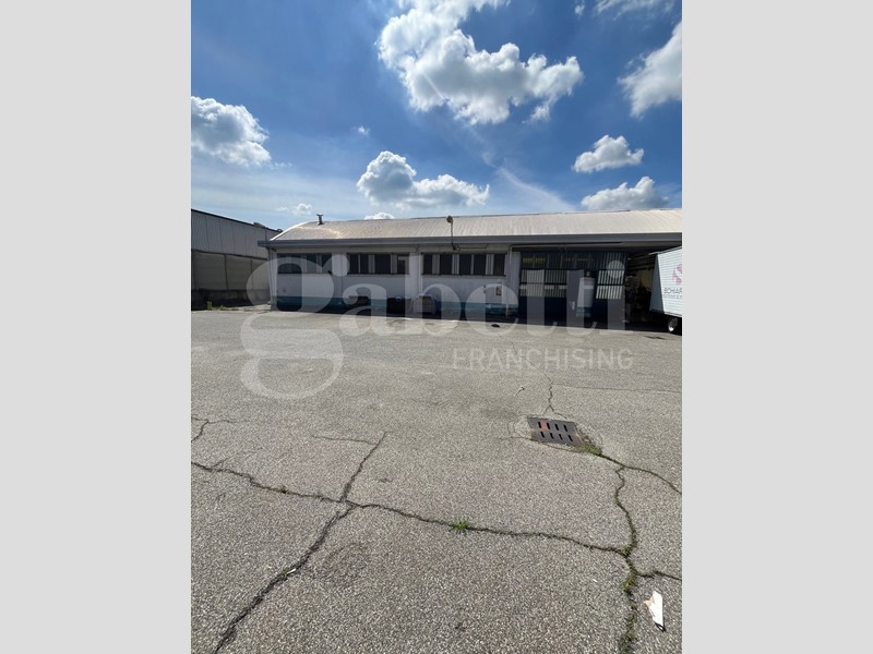 Capannone in Vendita a Senago, 480'000€, 750 m²