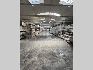 Capannone in Vendita a Senago, 480'000€, 750 m²