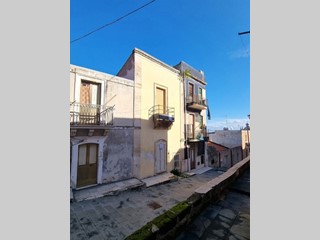 Trilocale in Vendita a Melilli, 63'000€, 110 m²