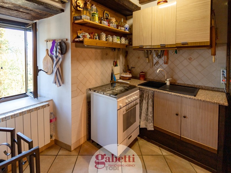 Quadrilocale in Vendita a Todi, 65'000€, 115 m², arredato