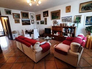 Casa Semi Indipendente in Vendita a Rapolano Terme, 360'000€, 180 m², con Box