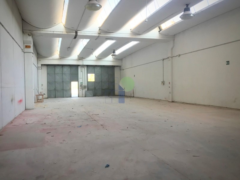 Immobile commerciale in Vendita a Livorno, zona Picchianti, 240'000&euro;, 400 m²