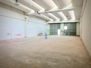 Immobile commerciale in Vendita a Livorno, zona Picchianti, 240'000&euro;, 400 m²