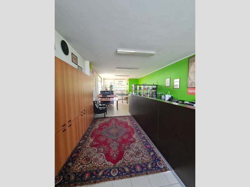 Immobile commerciale in Vendita a Sandrigo, 75'000€, 120 m², con Box