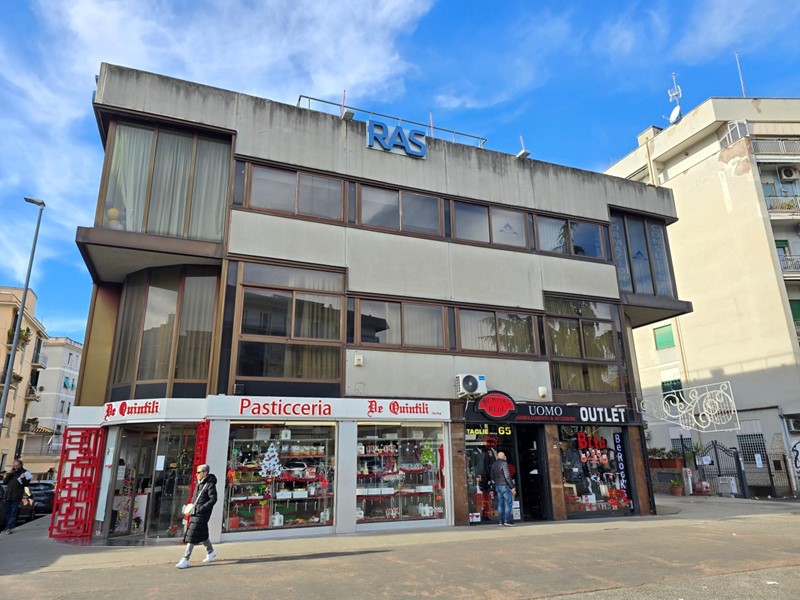 Ufficio in Vendita a Roma, 2'000'000€, 820 m², con Box