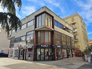 Ufficio in Vendita a Roma, 2'000'000€, 820 m², con Box