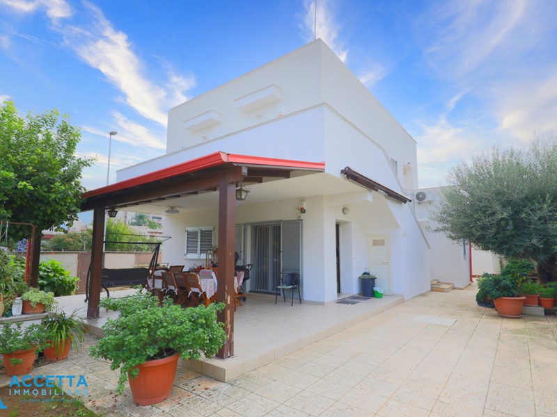 Casa Indipendente in Vendita a Taranto, zona Lama, 350'000€, 187 m²