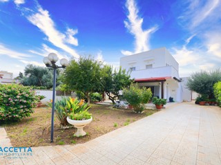 Casa Indipendente in Vendita a Taranto, zona Lama, 350'000€, 187 m²