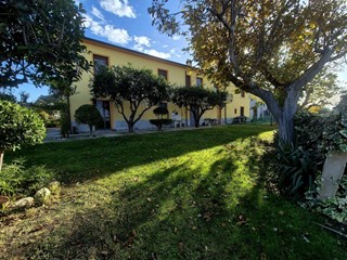 Casale in Vendita a Loreto Aprutino, 238'000€, 252 m²