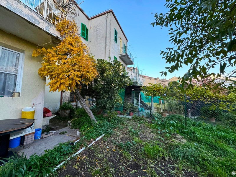 Casa Indipendente in Vendita a Fermo, zona San Giuliano, 125'000€, 250 m²