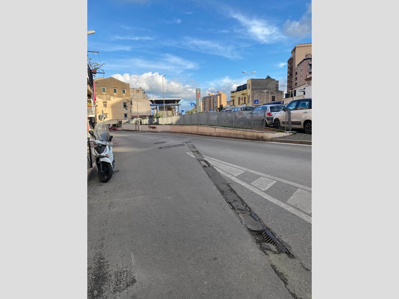 Negozio in Affitto a Palermo, zona Bonagia - Falsomiele, 580€, 90 m²