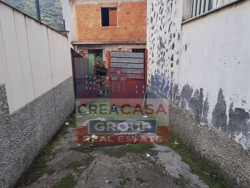 Casa Indipendente in Vendita a Graniti, 35'000€, 102 m²
