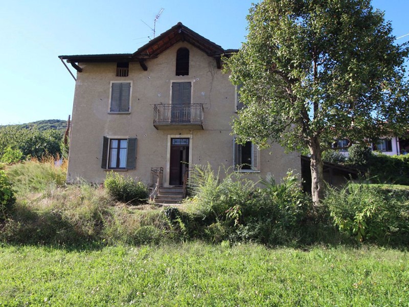 Casale in Vendita a Nebbiuno, 110'000€, 160 m²
