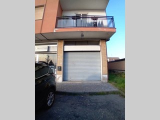 Negozio in Affitto a Pantigliate, 700€, 55 m²