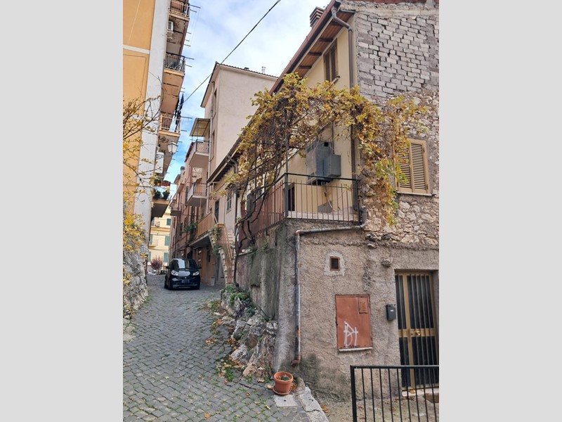 Trilocale in Vendita a Sant'Angelo Romano, 87'000€, 70 m²