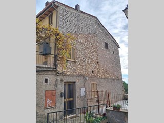 Trilocale in Vendita a Sant'Angelo Romano, 87'000€, 70 m²