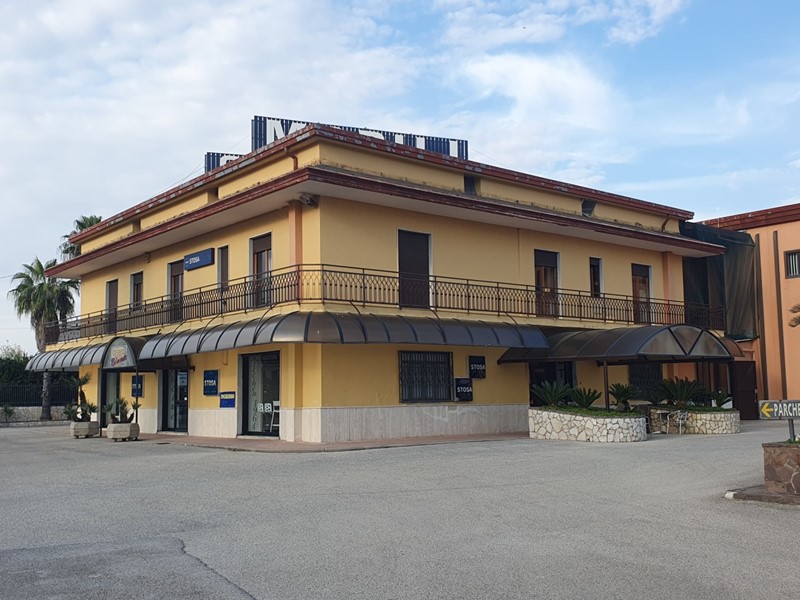 Immobile commerciale in Vendita a Eboli, 1'490'000€, 400 m²