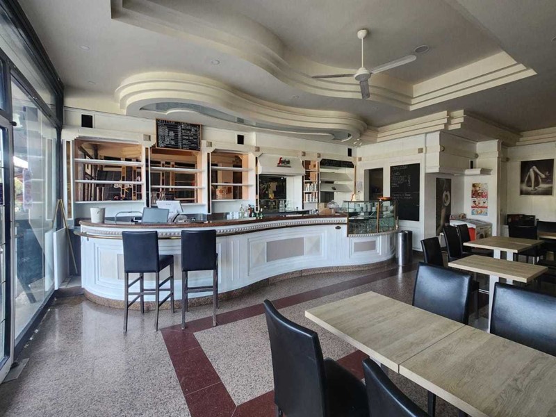 Attività commerciale in Affitto a Fosdinovo, 800€, 80 m², arredato