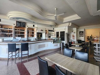 Attività commerciale in Affitto a Fosdinovo, 800€, 80 m², arredato