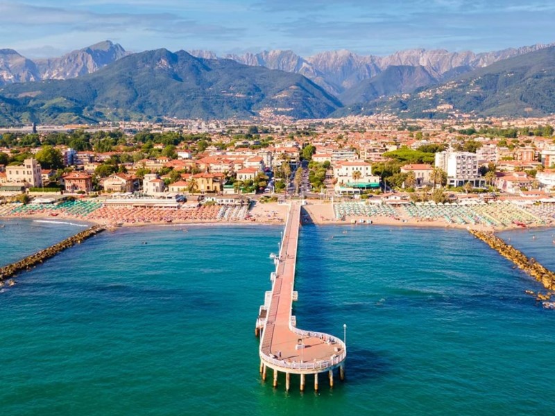 Immobile commerciale in Vendita a Massa, 1500 m²