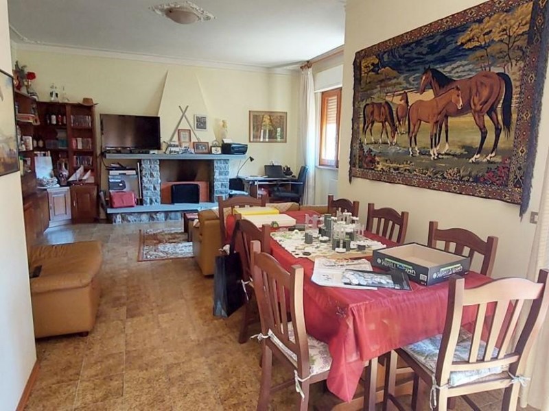 Villa in Vendita a Camaiore, zona Nocchi, 390'000&euro;, 150 m², con Box