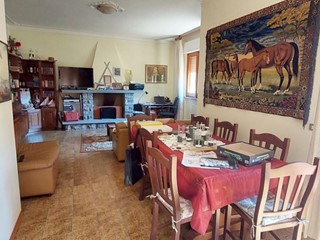 Villa in Vendita a Camaiore, zona Nocchi, 390'000&euro;, 150 m², con Box