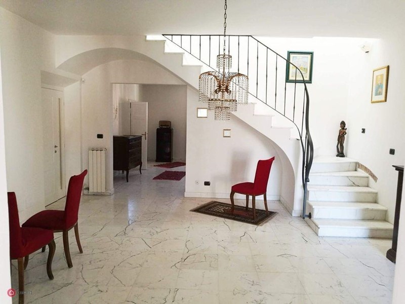 Appartamento in Vendita a Carrara, zona Marina di Carrara, 360'000€, 180 m², arredato