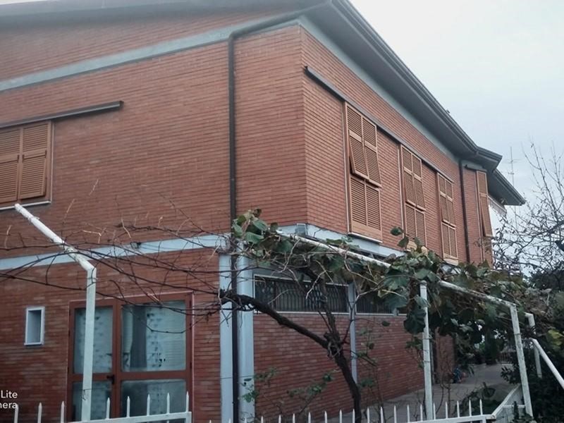 Casa Indipendente in Vendita a Massa, 450'000&euro;, 240 m²