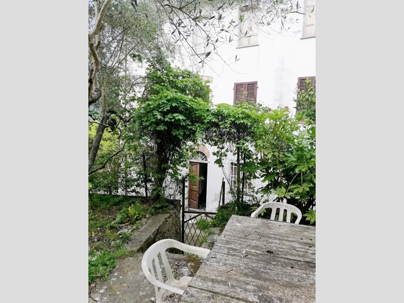 Casa Semi Indipendente in Vendita a Lucca, zona Santa Maria Del Giudice, 160'000€, 180 m²