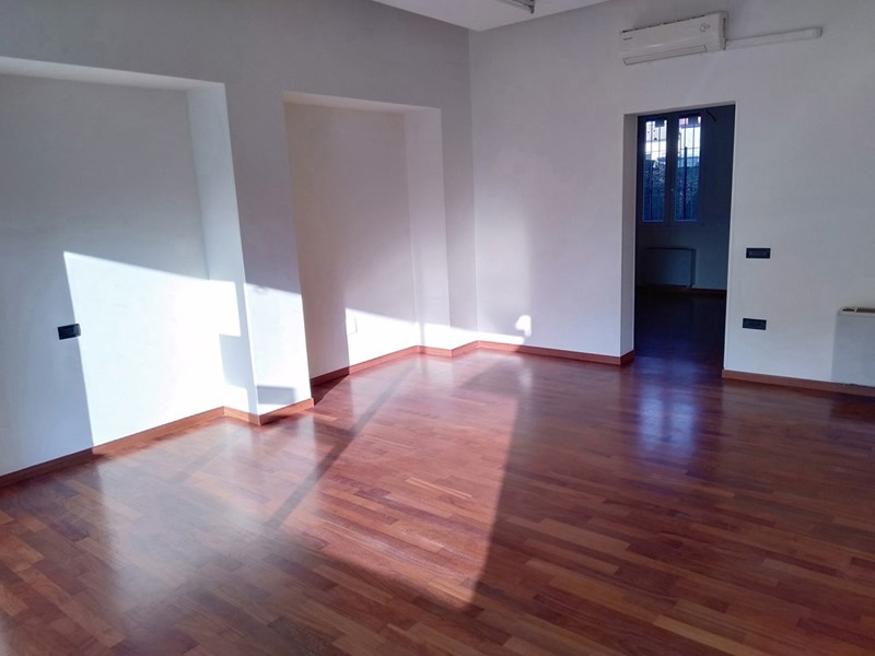 Negozio in Affitto a Adria, 600€, 60 m²