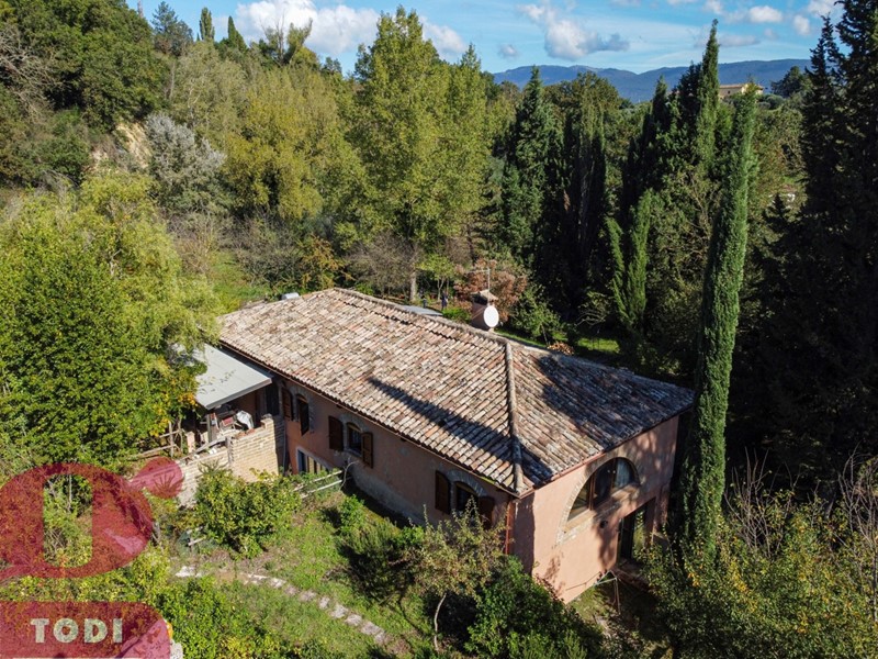 Casa Indipendente in Vendita a Todi, 279'000€, 138 m², arredato