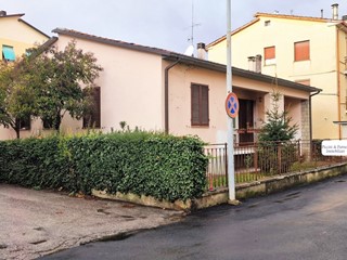 Casa Indipendente in Vendita a Città di Castello, zona San Pio, 265'000€, 194 m², con Box
