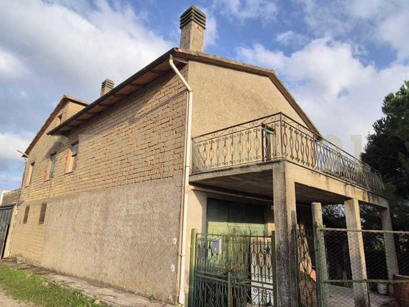 Casa Indipendente in Vendita a Cinigiano, 195'000€, 179 m², arredato